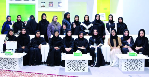 "■ كوكبة من الأديبات والمثقفات شاركت في الملتقى  |  تصوير- حصة إسماعيل"