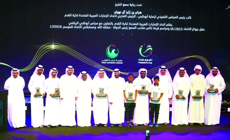 "■ من مراسم حفل إجراء قرعة كأس رئيس الدولة ودوري الأولى | البيان"