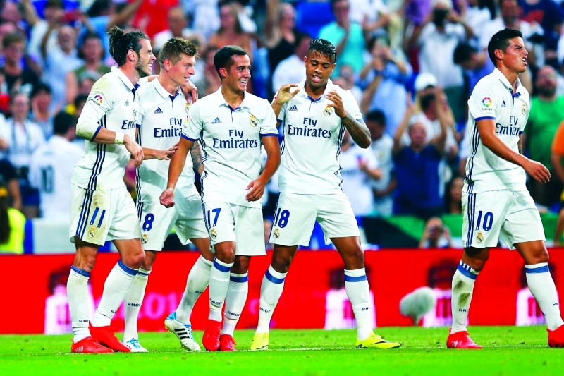 "■ توني كروس يحتفل مع زملائه بهدف فوز ريال مدريد على سيلتا فيغو | رويترز"