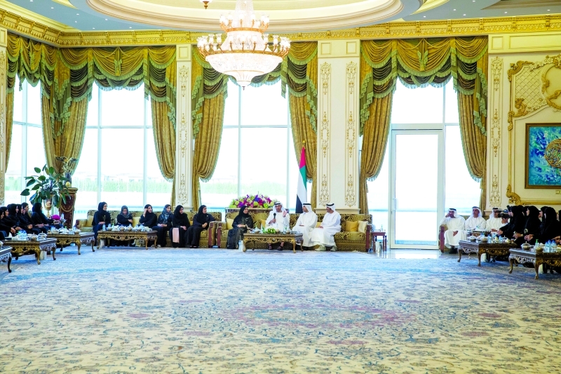 "Ⅶ .. وسموه متحدثاً للقيادات النسائية بحضور أمل القبيسي وسعيد ونهيان وسيف ومنصور بن زايد ولبنى القاسمي وريم الهاشمي ونجلاء العور وجميلة المهيري وميثاء الشامسي وحنيف حسن"