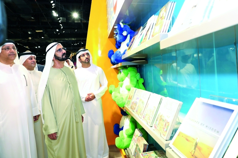 "محمد بن راشد لدى جولته التفقدية في «آي إم جي» بحضور حمدان بن محمد وإلياس ومصطفى كلداري | تصوير خليفة عيسى"