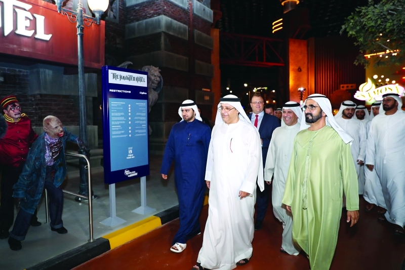 " نائب رئيس الدولة خلال الجولة التفقدية بحضور مكتوم بن محمد ومحمد القرقاوي وإلياس ومصطفى كلداري"