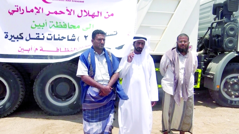 "تسليم شاحنات نظافة إلى أبين | البيان"