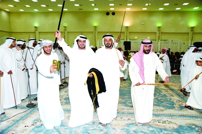 "العريس أحمد مع جمع من اليولة"