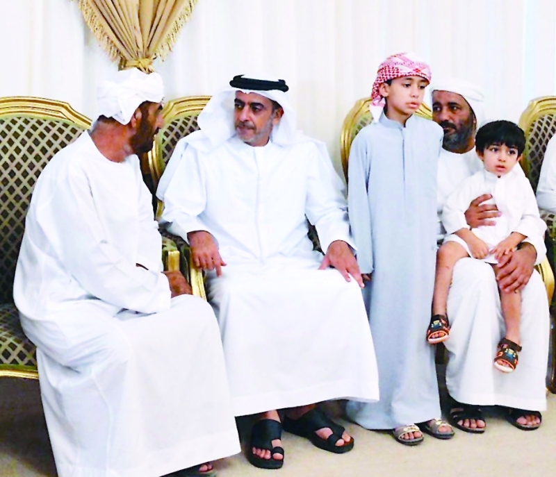 "■ سيف بن زايد مقدماً واجب العزاء لأسرة الشهيد | وام"