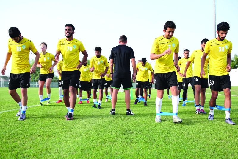 "الصقور يتدرب بقوة للقاء الفرسان"