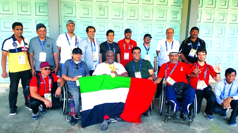 "■ إدارة البعثة تحمل علم الدولة وتحتفل بإنجاز بطلنا الذهبي خميس"