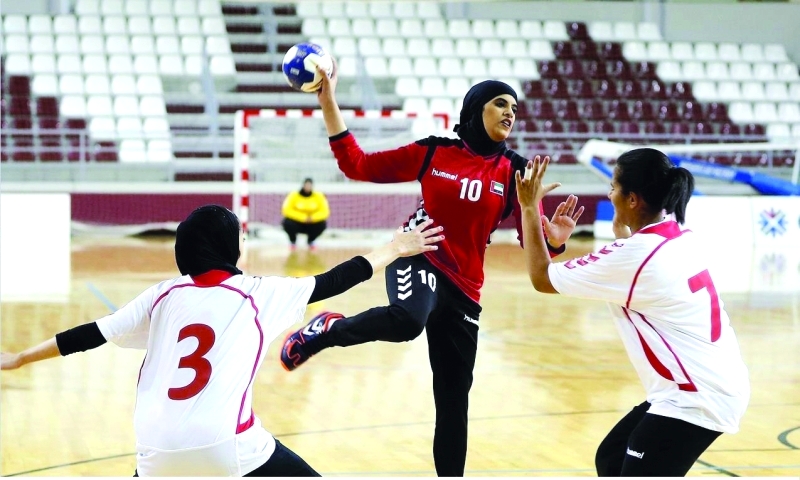 "أرشيفية من منافسات سيدات اليد"