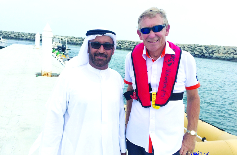 "■ أحمد إبراهيم مع المحاضر البريطاني جون بفوت | البيان"