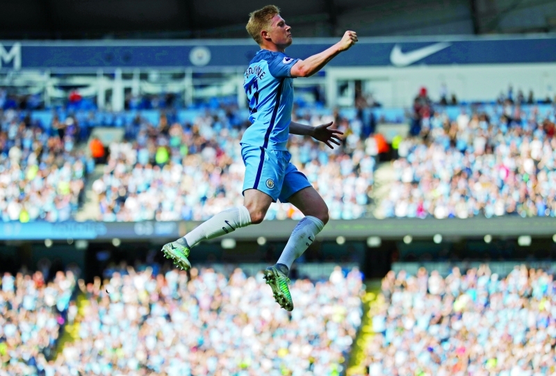 "■ كيفين دي بروين يحلق في سماء استاد الاتحاد   |   أ ف ب"