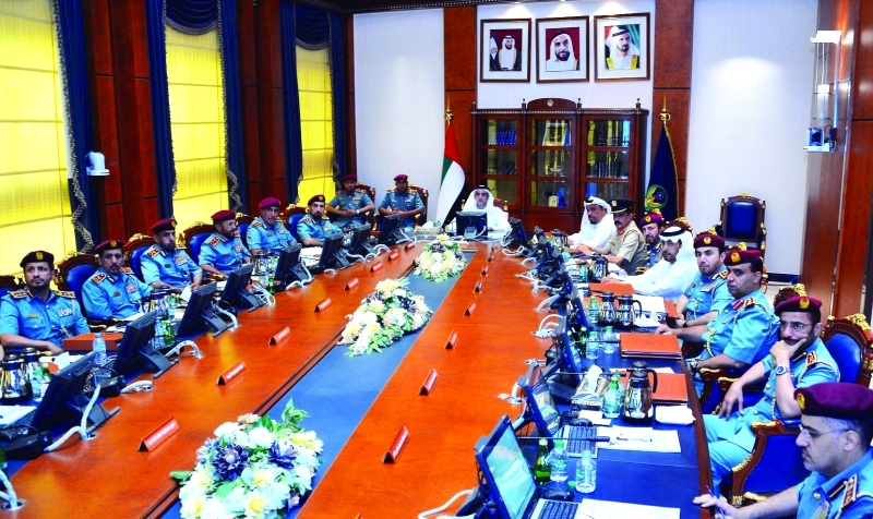 "■ سيف بن زايد أثناء ترؤسه الاجتماع بحضور ضاحي خلفان وأعضاء المجلس من القيادات الشرطية | من المصدر"