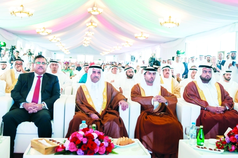 "Ⅶ حمد الشرقي خلال الاحتفال بتدشين الرصيف الجديد بحضور محمد بن حمد الشرقي وسهيل المزروعي | وام"
