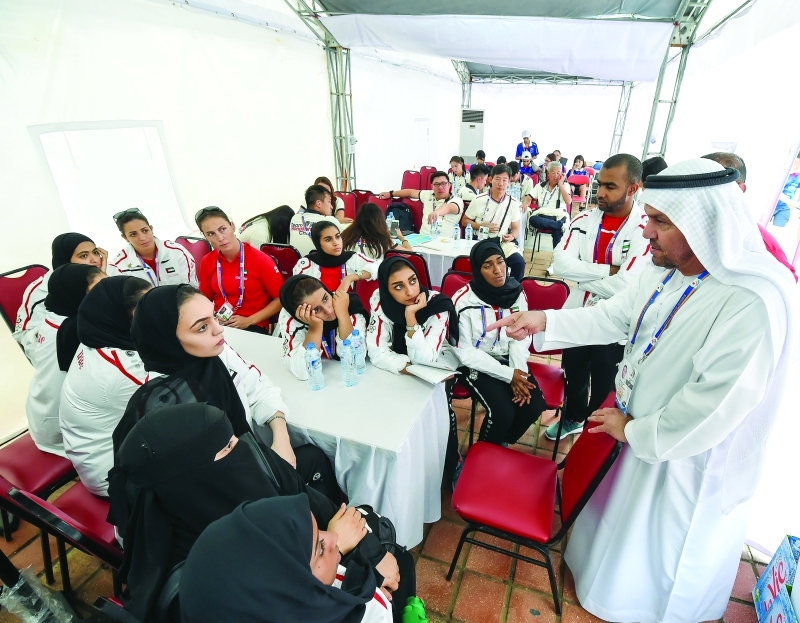 "■ عبد الملك جاني يتحدث لبطلاتنا المشاركات في دورة الألعاب الآسيوية | البيان"