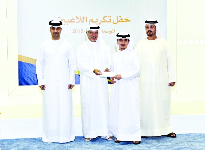 "■ سعيد حارب يكرم سعيد إسحاق"