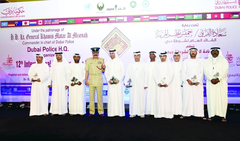 "■ خميس المزينة مكرماً الضباط المتقاعدين وداعمي الدبلوم الإلكتروني وخريجي برنامج الدبلوم الإلكتروني | من المصدر"