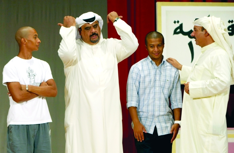 "■ مشهد من أحد مسرحيات الفنان داود حسين"