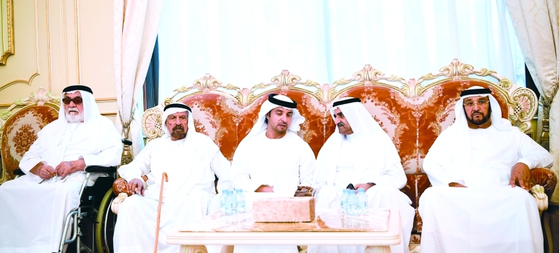 "■ حمد الشرقي وهزاع بن زايد خلال تقديم العزاء في وفاة شايع آل حامد بحضور أحمد السويدي ومحمد بن بطي | وام"