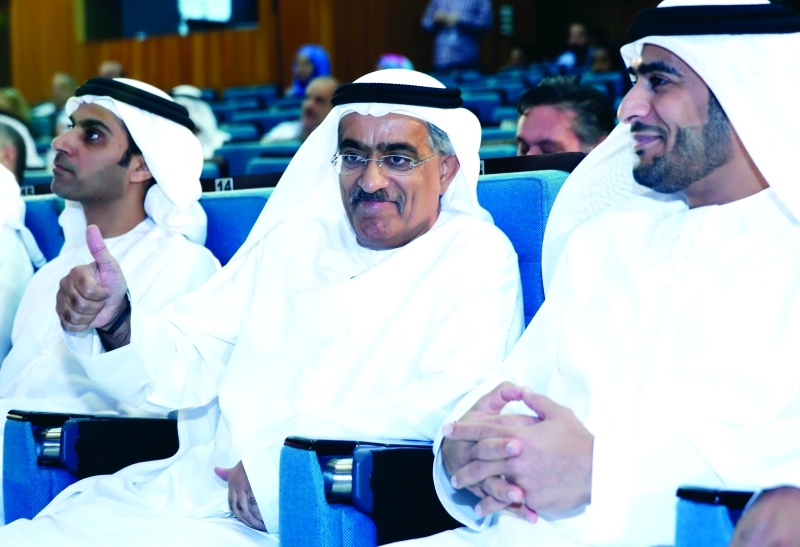 "■ أحمد الكمالي يشير بعلامة النصر | تصوير: إكسفير ويلسون"