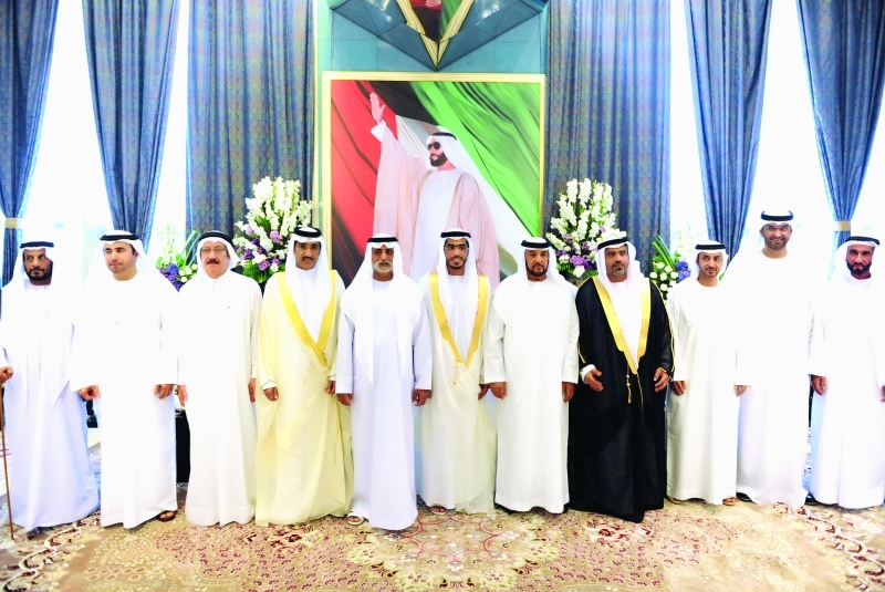 "■ نهيان بن مبارك وسلطان الجابر وأحمد الزعابي والعريس وجانب من الحضور"