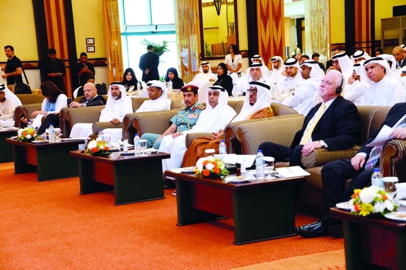 "■ ضاحي خلفان وعدد من حضور مؤتمر الملكية الفكرية   |   البيان"
