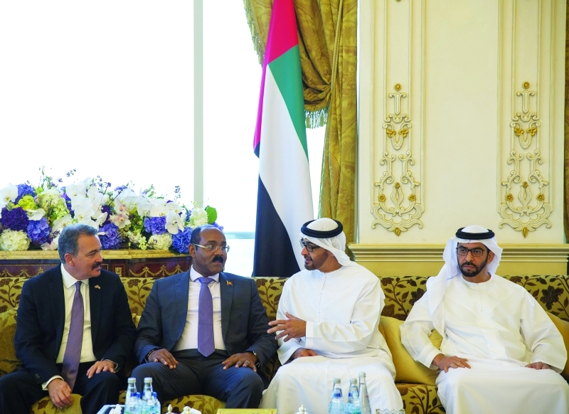 "■ محمد بن زايد بحضور حمدان بن زايد في حديث مع  غاستون براوني"
