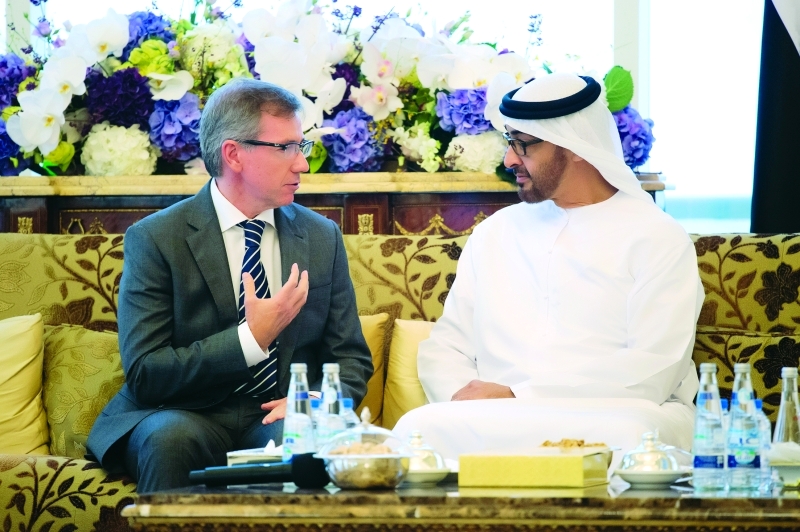 "■ سموه متحدثاً إلى برناردينو ليون"