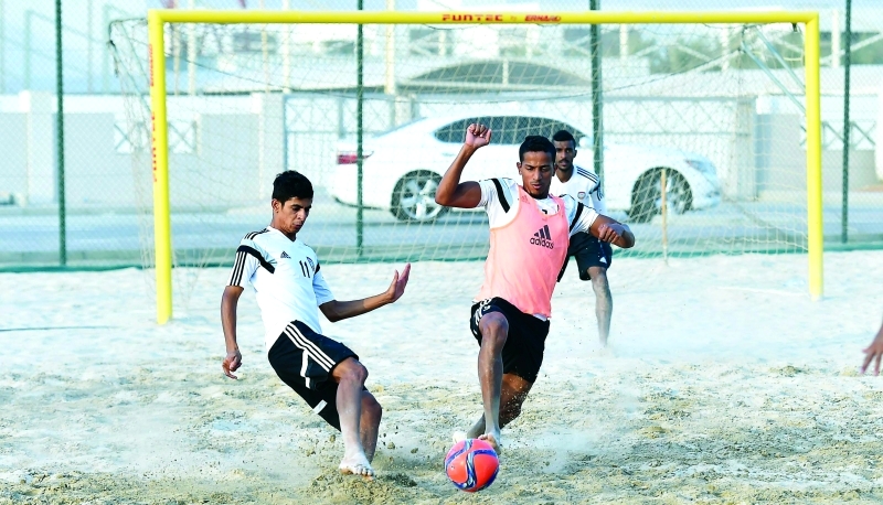 "من تدريبات منتخب الشاطئية بملعب اتحاد الكرة - البيان"