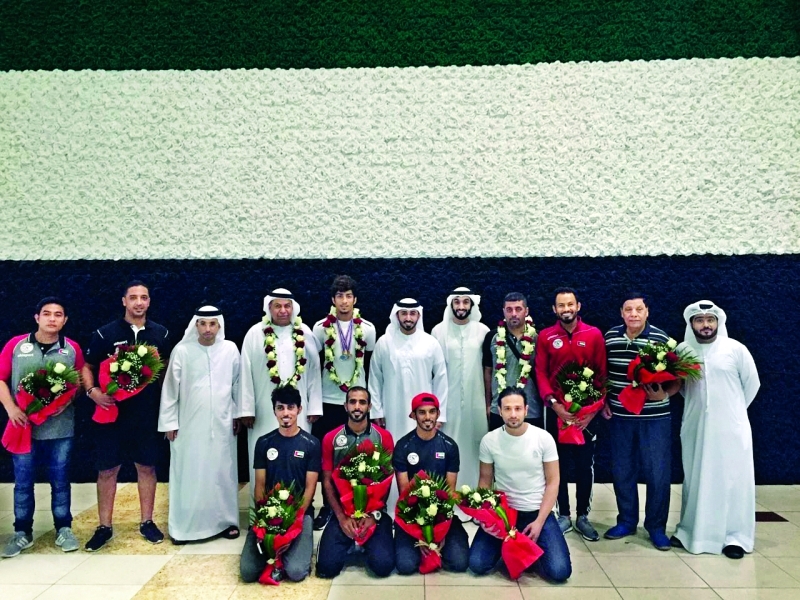 "■ أسرة الدراجات تستقبل أعضاء المنتخب بالورود | البيان"