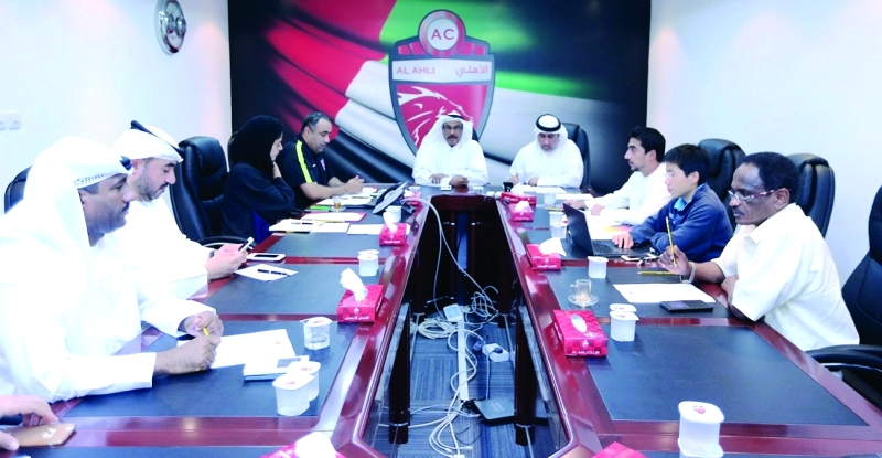 "■ جانب من الاجتماع التنسيقي للمباراة | البيان"