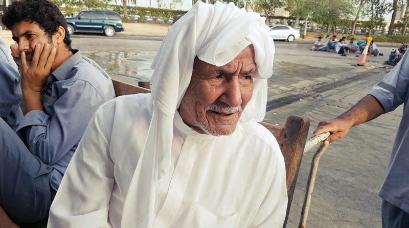 "عبيد / الإمارات: \"على مقعدي منذ 50 سنة أراقب الجميع يحلمون بالسمك\""