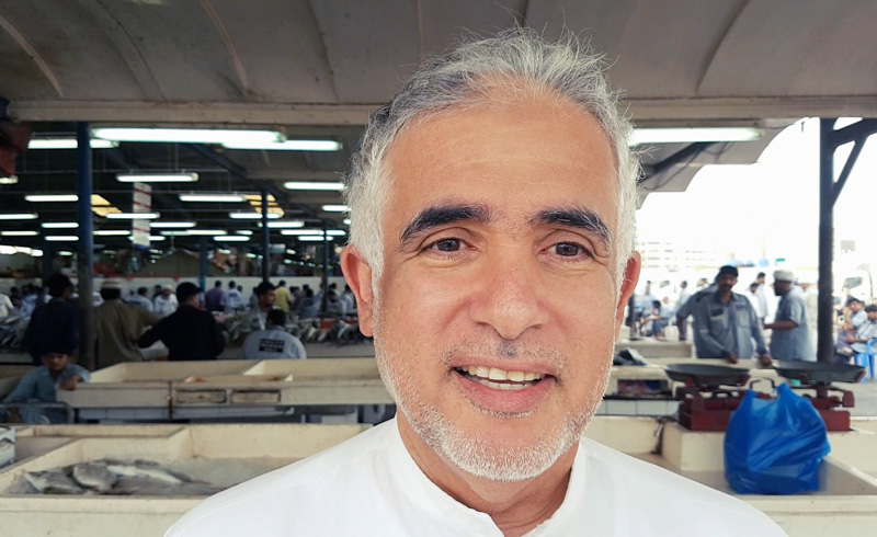 "محمد / الإمارات: \"أصور العمال الآسيويين لأن أهلهم يفرحون برؤيتهم\""
