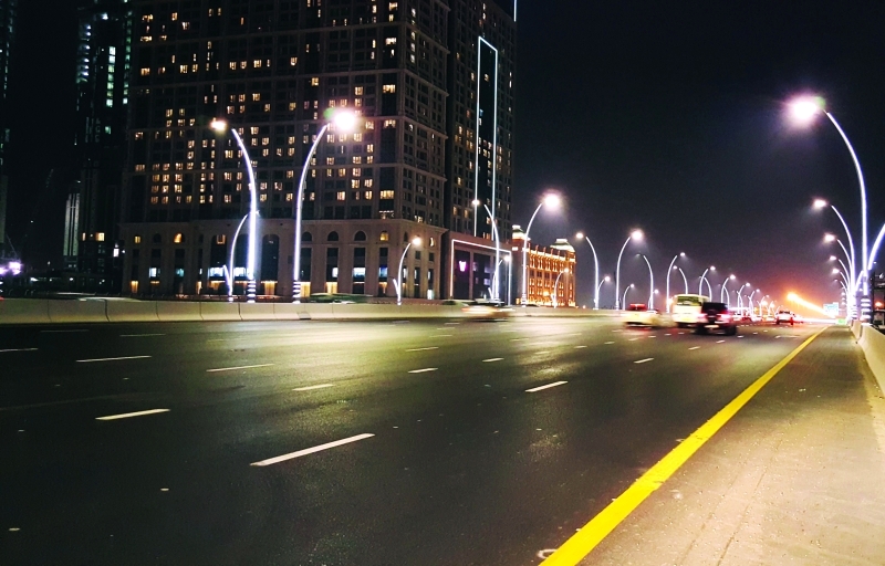 "■ الإنارة الذكية تزيّن جسر قناة دبي المائية على شارع الشيخ زايد | البيان"