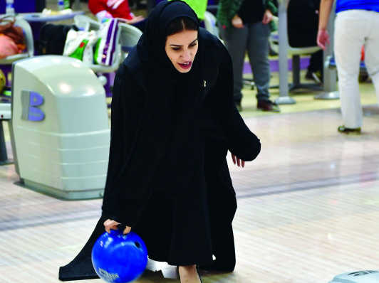 "■ موزة المري تطلق رمية البداية"
