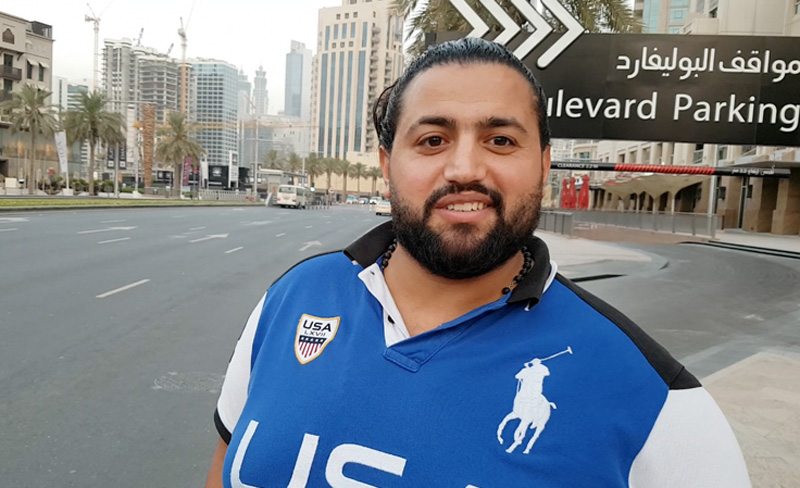 "علي / لبنان: \"لا أغفو، أسهر طوال الليل، كي التقط لحظة الشروق الأولى\"."