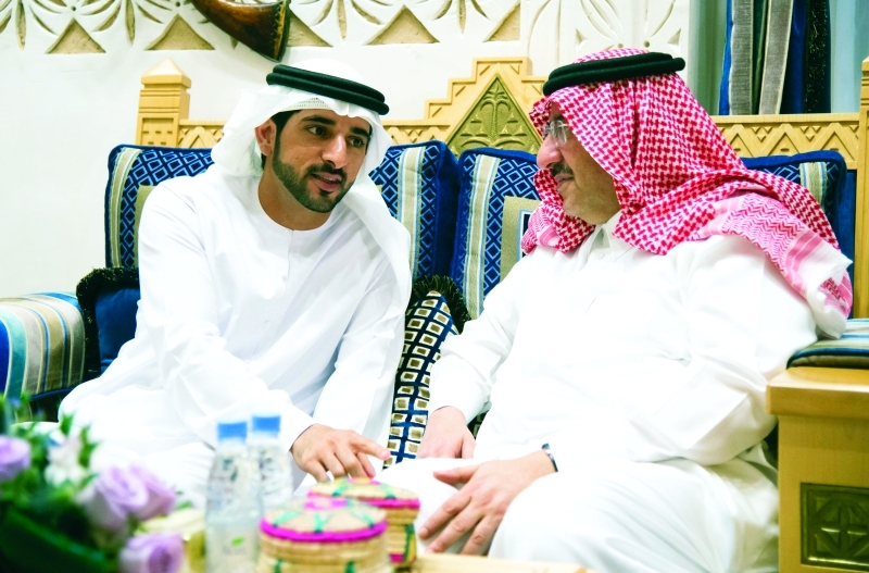 "خادم الحرمين الشريفين مستقبلاً خلدون المبارك وعبدالله الكتبي"