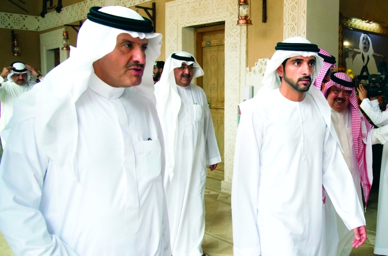 "حمدان بن محمد خلال اللقاء"