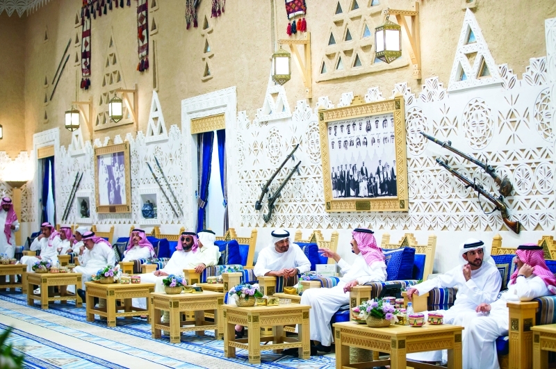 "محمد بن زايد في حديث مع الملك سلمان بحضور حمدان بن محمد وطحنون بن زايد ومحمد بن نايف"