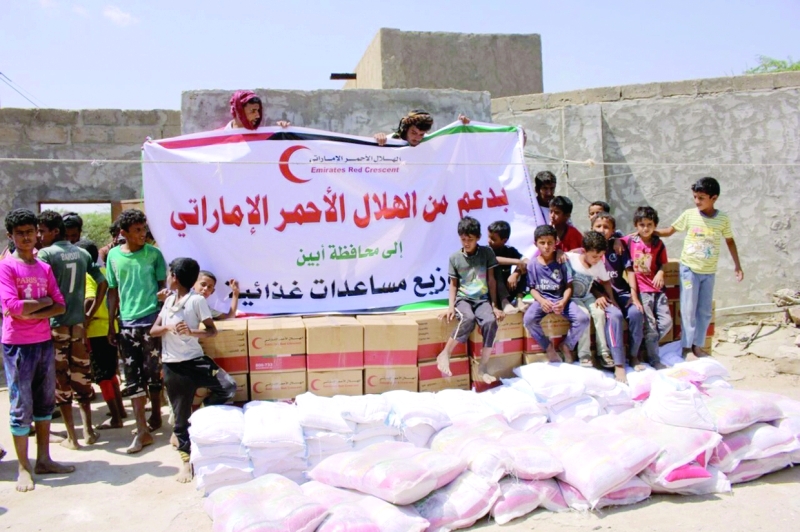 "■ جانب من تحضيرات توزيع المساعدات الغذائية في لودر  |  وام"