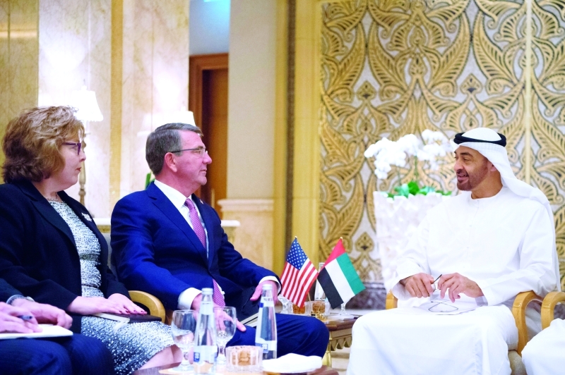 "■ سموه يتبادل الحديث مع كارتر بحضور باربارا ليف"