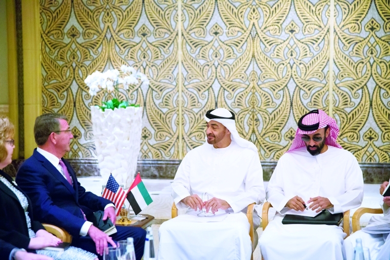 "■ محمد بن زايد لدى استقباله آشتون كارتر بحضور طحنون بن زايد | وام"