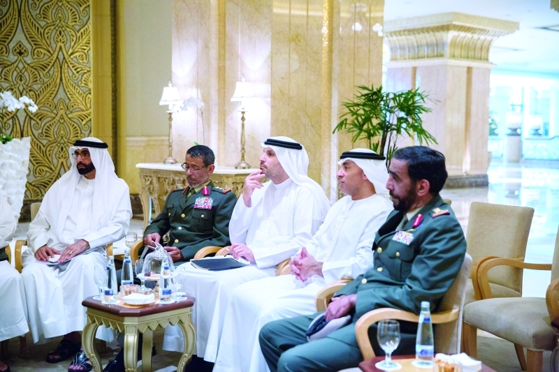 "■ محمد البواردي وحمد الرميثي وخلدون المبارك ويوسف العتيبة وجمعة البواردي خلال اللقاء"