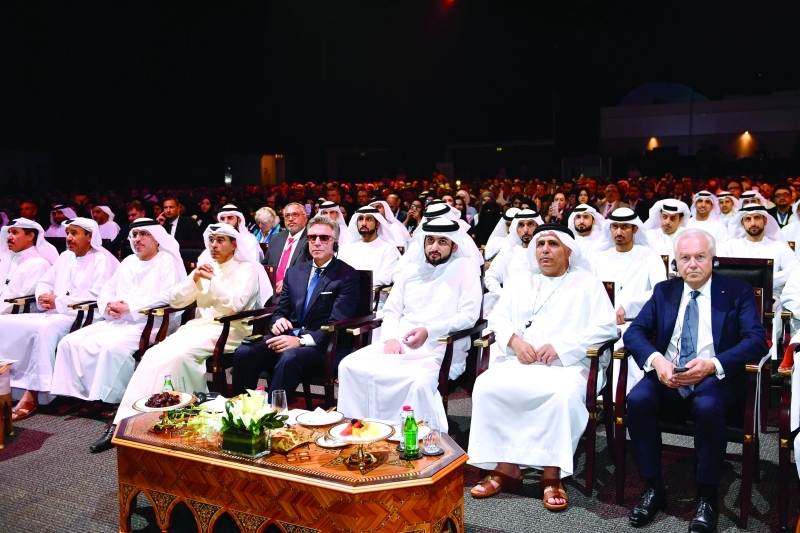 "■ سموه خلال افتتاح المنتدى بحضور حسين لوتاه ومطر الطاير وسعيد الطاير ومحمد العبار وبيل ماكديرموت وروديجر جروبه"