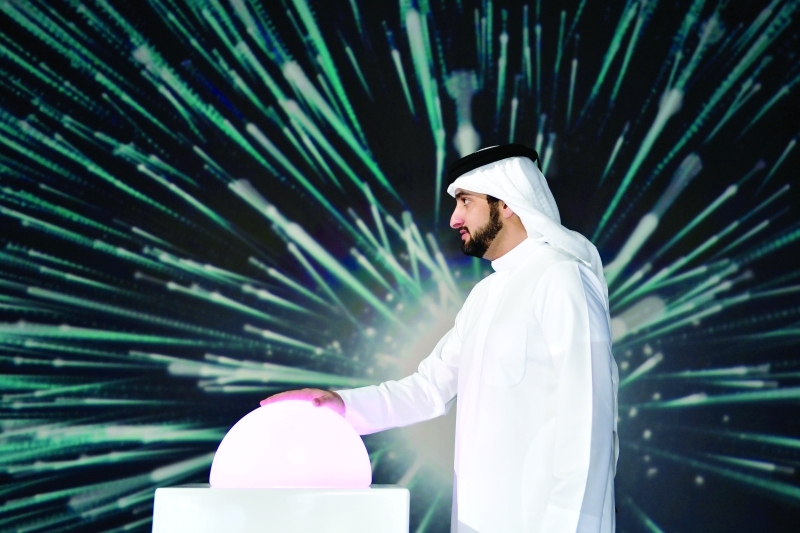 "■ أحمد بن محمد يدشّن الموقع الإلكتروني لجائزة حمدان بن محمد للابتكار في إدارة المشاريع | تصوير: سيف محمد"