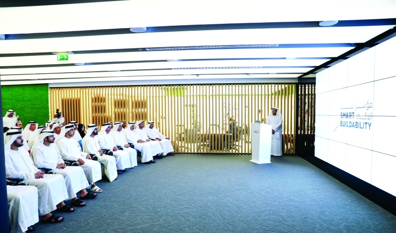 "محمد بن راشد وحمدان ومكتوم بن محمد وسيف ومنصور بن زايد والوزراء والمسؤولون خلال إطلاق المؤشر"