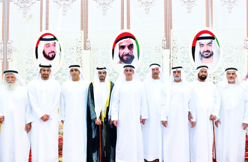 "■ سيف بن زايد وأحمد السويدي ونهيان بن مبارك مع العريس والحضور"