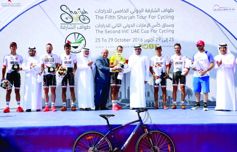 عادل جيلول بطل طواف الشارقة الدولي