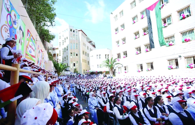 "Ⅶ فرحة عارمة في المدرسة الثانوية المتميزة"
