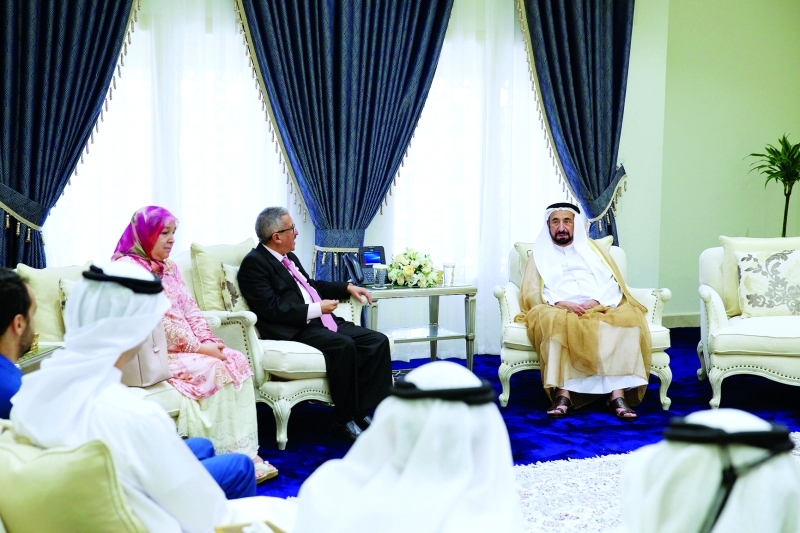 "Ⅶ سلطان القاسمي يلتقي وفد شعراء المغرب"