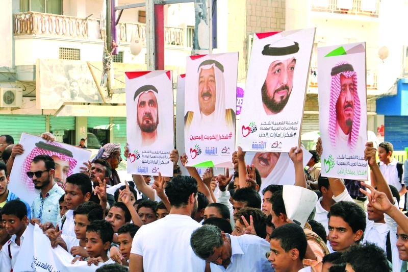 "Ⅶ صور قادة الدولة وقادة دول التحالف العربي خلال تظاهرة في عدن منددة بمحاولة استهداف الحوثيين مكة المكرمة ا أ.ف.ب"