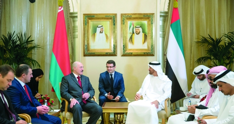 "■ محمد بن زايد خلال استقباله الكسندر لوكاشينكو بحضور طحنون بن زايد وعلي الشامسي ومحمد المزروعي والوفد المرافق"